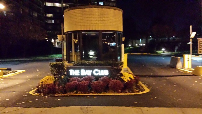 Puerta de entrada - 2 Bay Club Dr