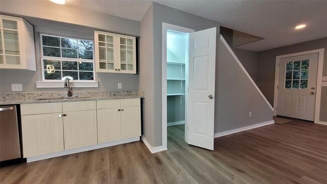 Building Photo - 509 Spruce Dr