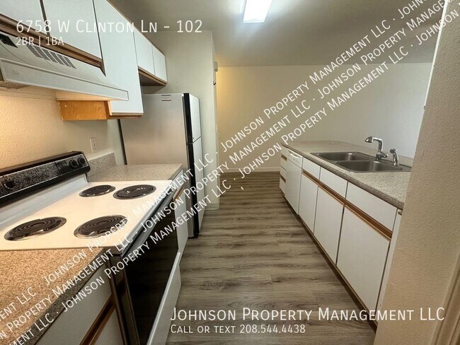 Foto del edificio - 6758 W Clinton Ln