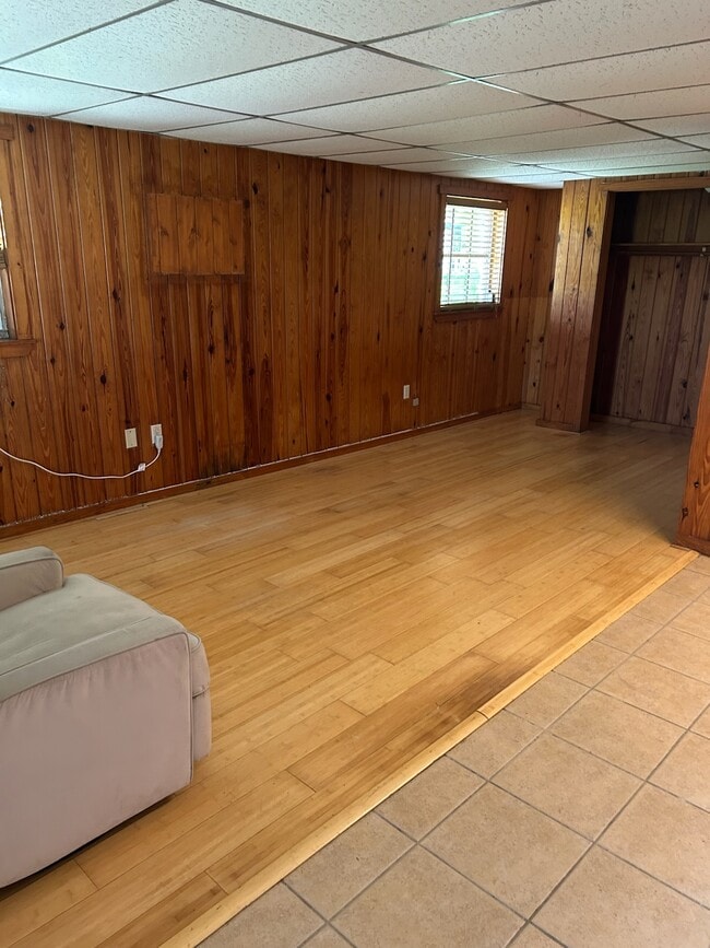 Building Photo - 916 Lake Josephine Dr