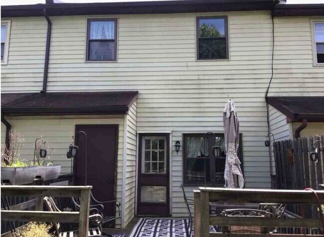 Back - 887 Williams Pl