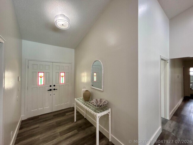 Foto del edificio - 325 Knotty Wood Ln