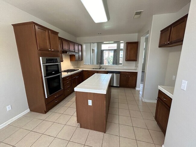 Building Photo - Avalon Gated Community