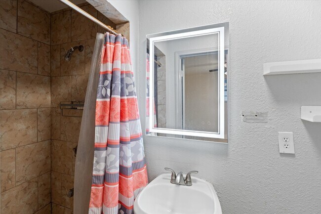 Foto del edificio - 2910 San Augustine Ave