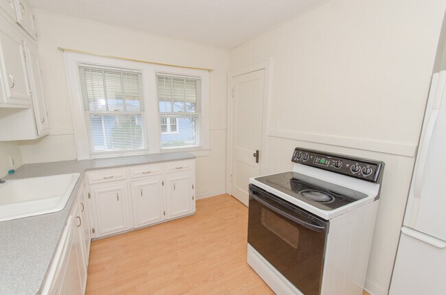 Foto del edificio - 3 Bedroom, 1.5 bath Home: Available July 2026!