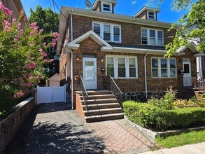 Building Photo - 424 Nelson Ave
