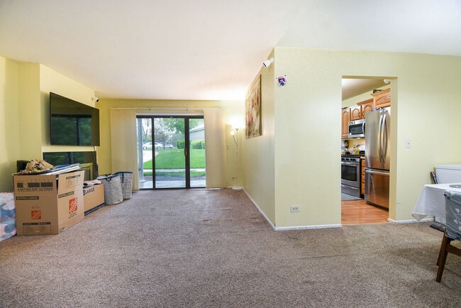 Building Photo - 274 Elmwood Ln