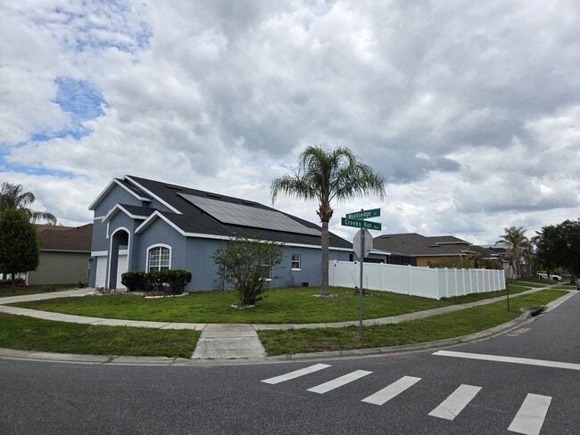 Photo - 2105 Woodsedge Dr House