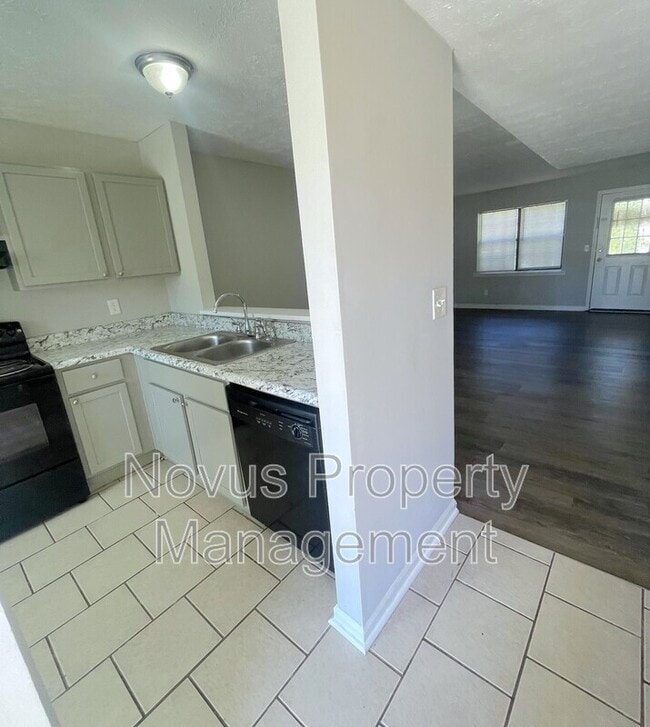 Building Photo - 645 South St