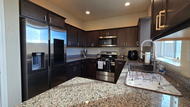 Foto del edificio - Modern 3 Bedroom 2.5 Bath Home