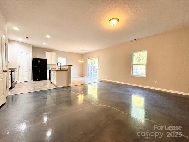 Foto del edificio - 6903 Ware Rd