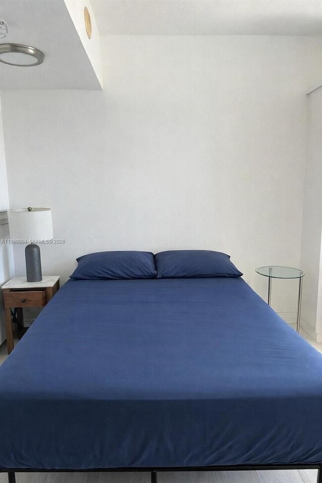 Foto del edificio - 185 SW 7th St