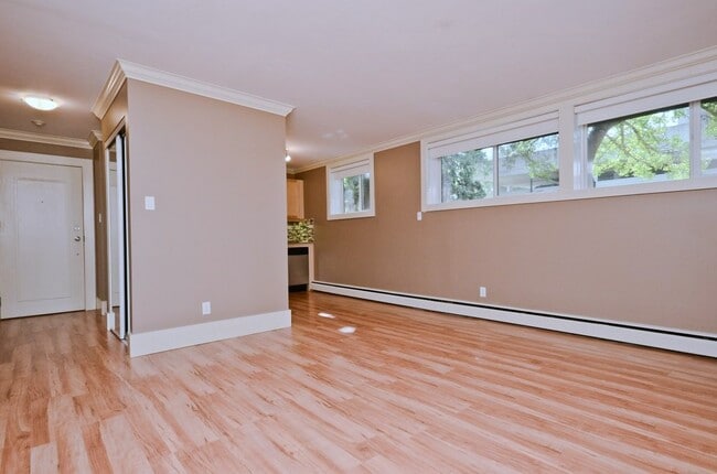 Building Photo - 10172-10113 113 St