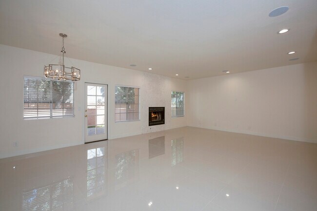 Building Photo - 5200 White Oak Ave