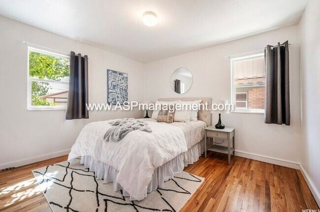 Foto del edificio - Harvard/Yale 3 bed 2 bath Brick home