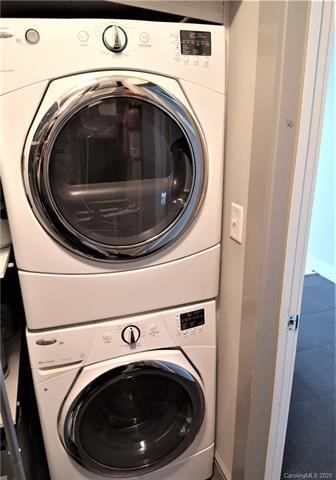 Foto del edificio - 333 W Trade St