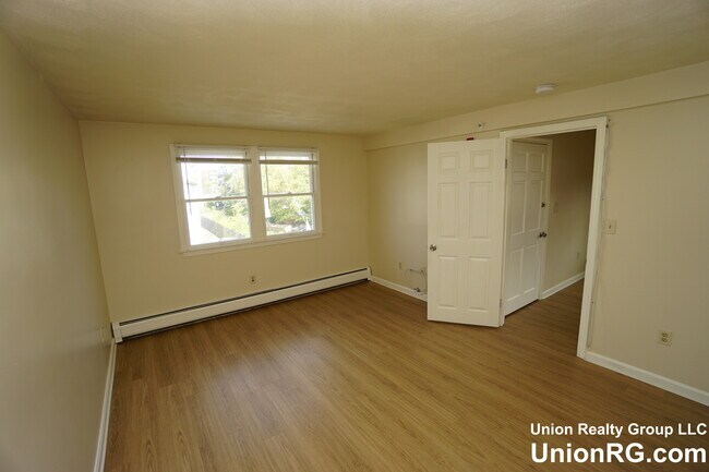 Building Photo - 17 Christina Cir