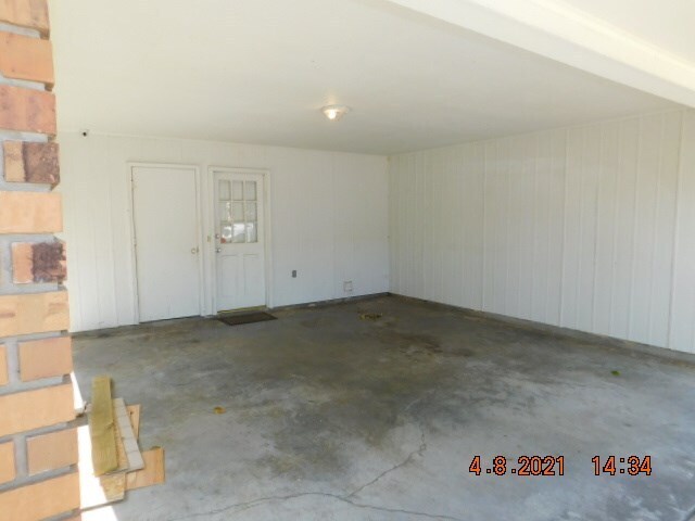 Building Photo - 302 Halcott Dr