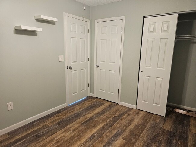 Building Photo - New year round rental mid town Coastal Hwy