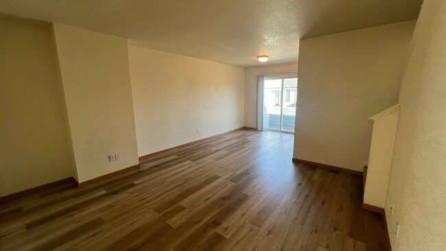 Foto del edificio - Bright & Convenient Townhouse Living!