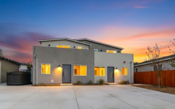 Building Photo - 3042-3044 J St