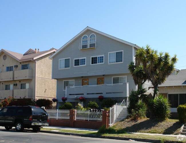 Building Photo - 416 N Oxford Ave