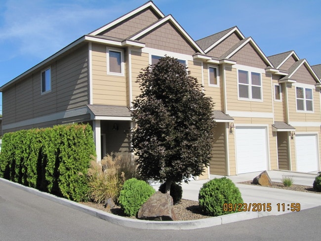 Building Photo - 703 Symons St