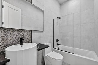 Building Photo - 443 Clove Rd