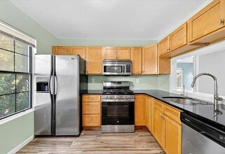 Building Photo - 1002 Woodbridge Commons Way