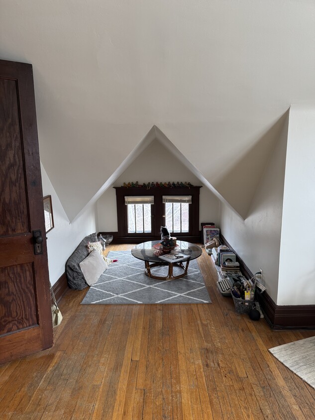 Foto principal - 4431 Commonwealth St