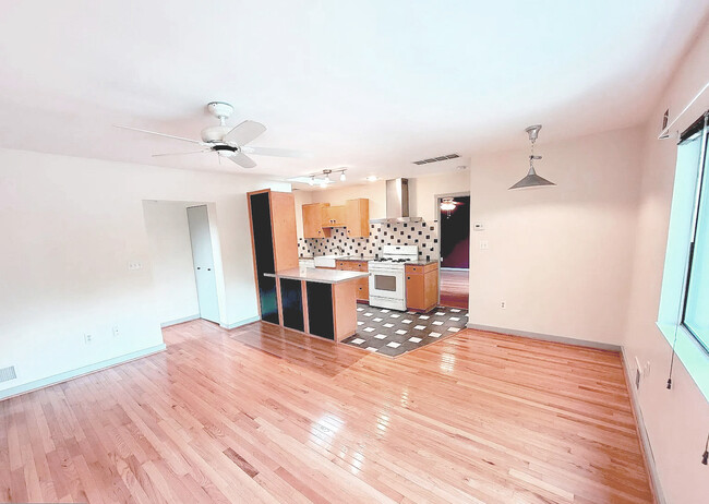 Foto del edificio - 4005 Woodland Ave
