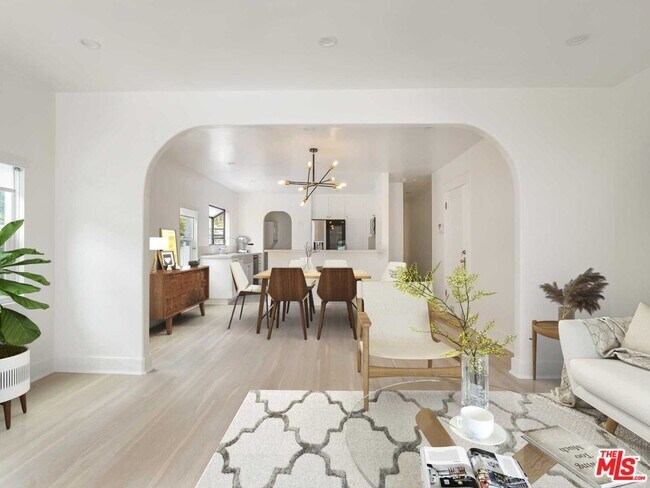 Foto del edificio - 1162 N Poinsettia Pl