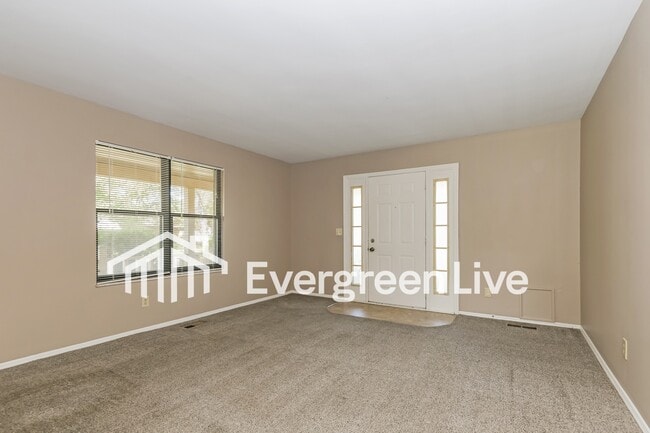 Foto del edificio - 6500 Loblolly Dr