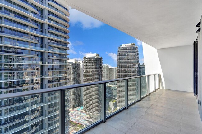 Building Photo - 1010 Brickell Ave