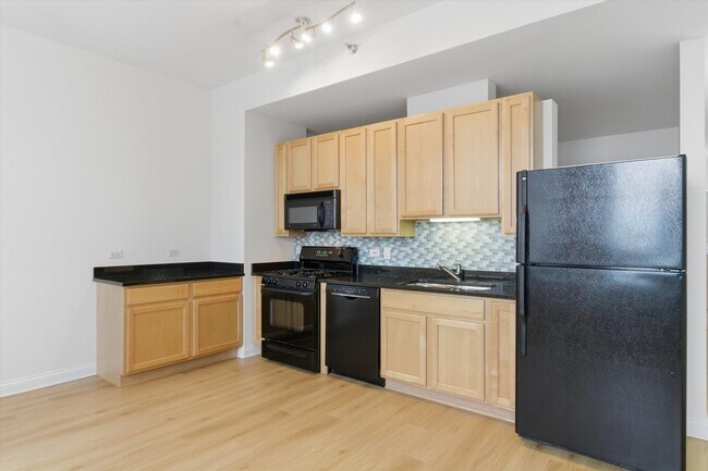 Building Photo - 8 W Monroe St