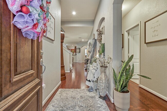 Foto del edificio - 204 Forest Peak Way