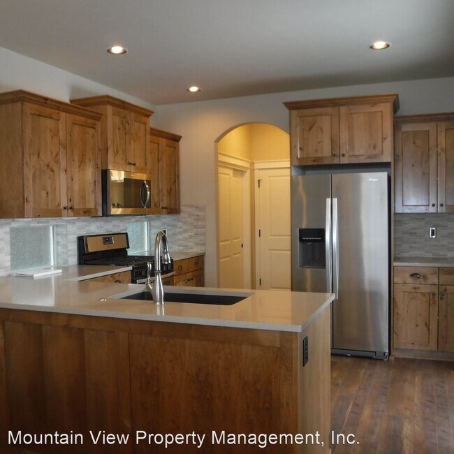 Building Photo - 3 br, 2.5 bath House - 20832 SE Gateway Drive