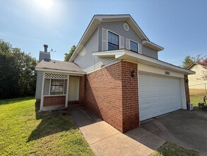 Building Photo - 1502 Heather Ct