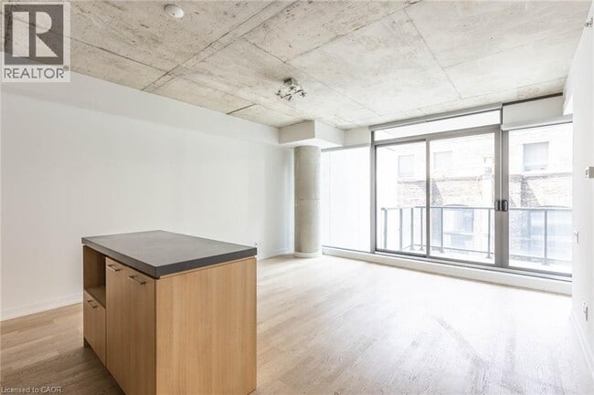 Building Photo - 326 King St W