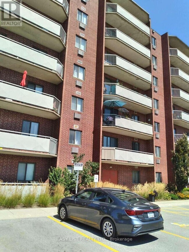 Building Photo - 75 Huxley St