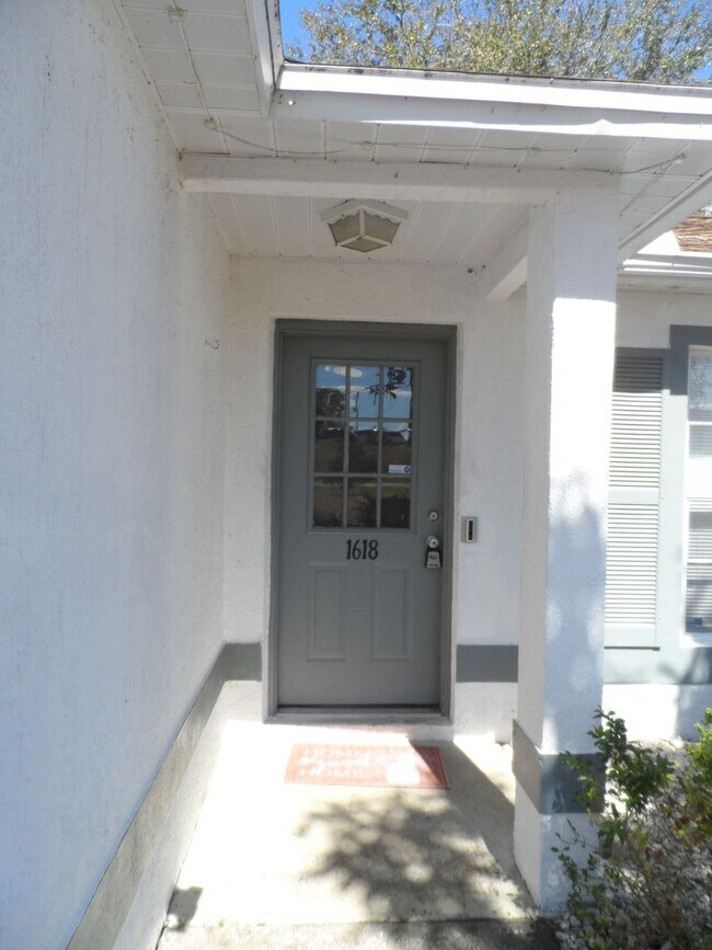 Foto del edificio - Nice Area 3/2/2 Call Direct Carole Arcaro 386-216-4900 Deltona Lakes Realty