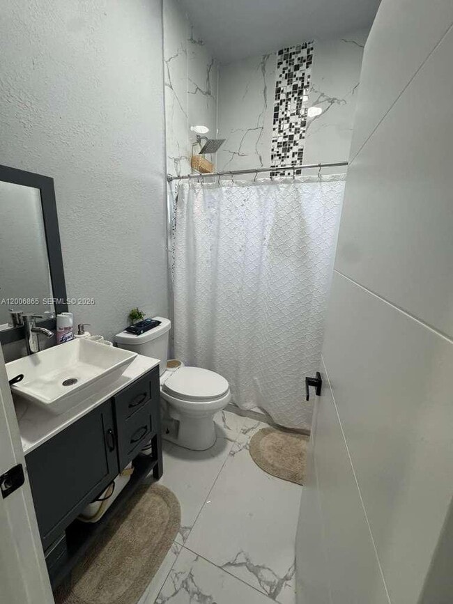 Foto del edificio - 25 NW 193rd St