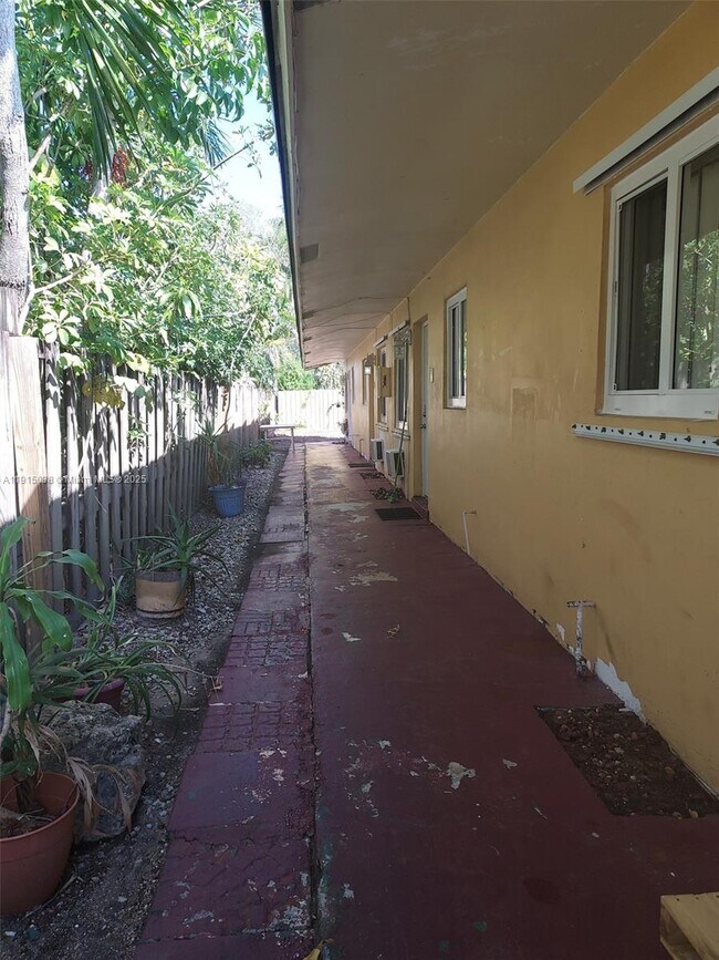 Foto del edificio - 808 SW 14th Terrace