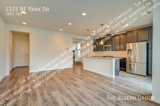 Foto del edificio - 1373 NE Park Dr