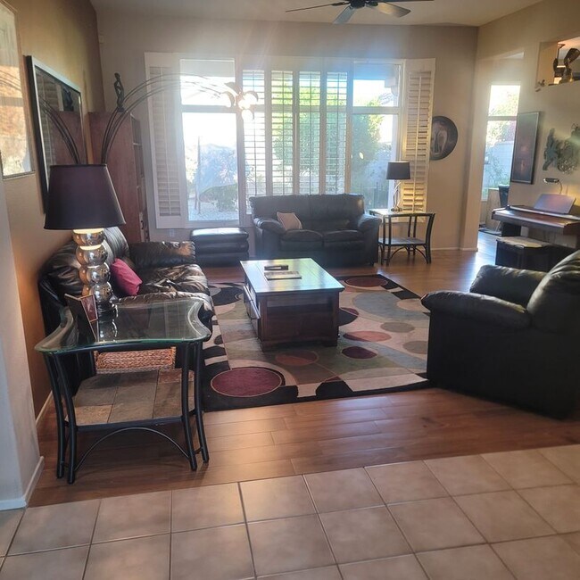 Foto del edificio - 78702 Platinum Dr