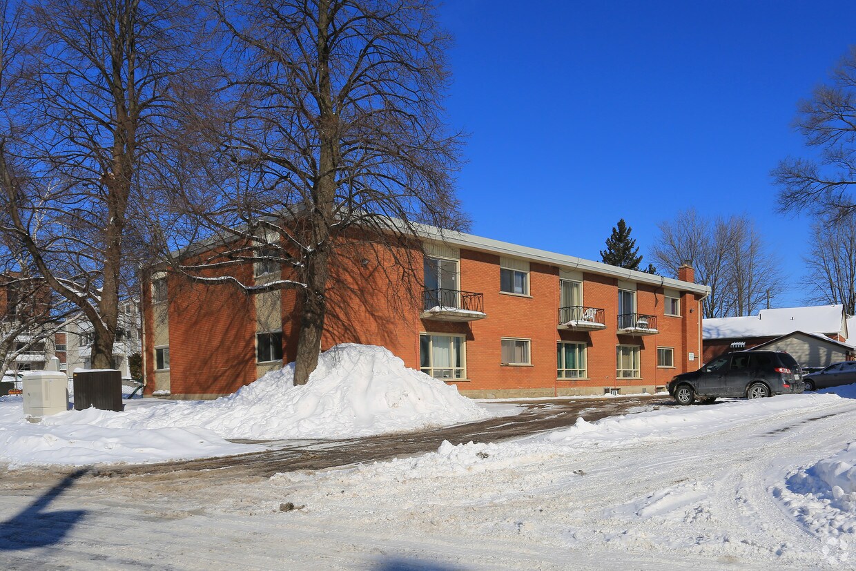 Photo du bâtiment - 25 Walton Ave