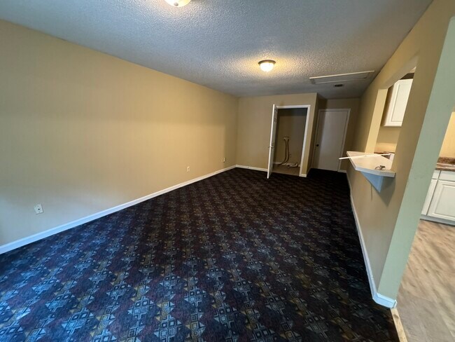 Building Photo - 6119 Dora St