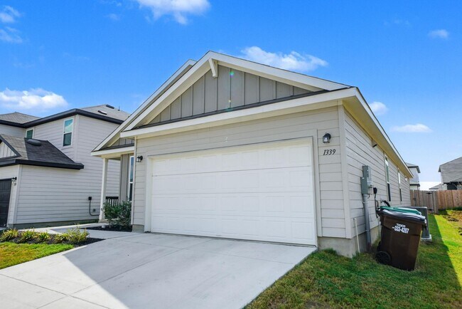 Building Photo - Beautifully Maintained Single-Story Home in Vista Real - Realtor Commission: $500