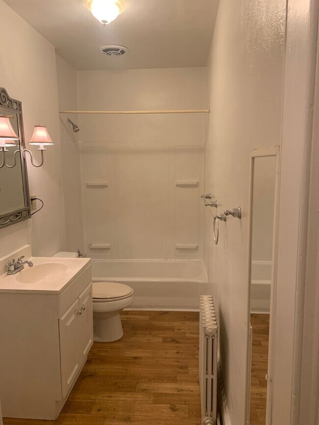 Building Photo - 1/2 Off 2nd Month Rent-Spacious apartment ...