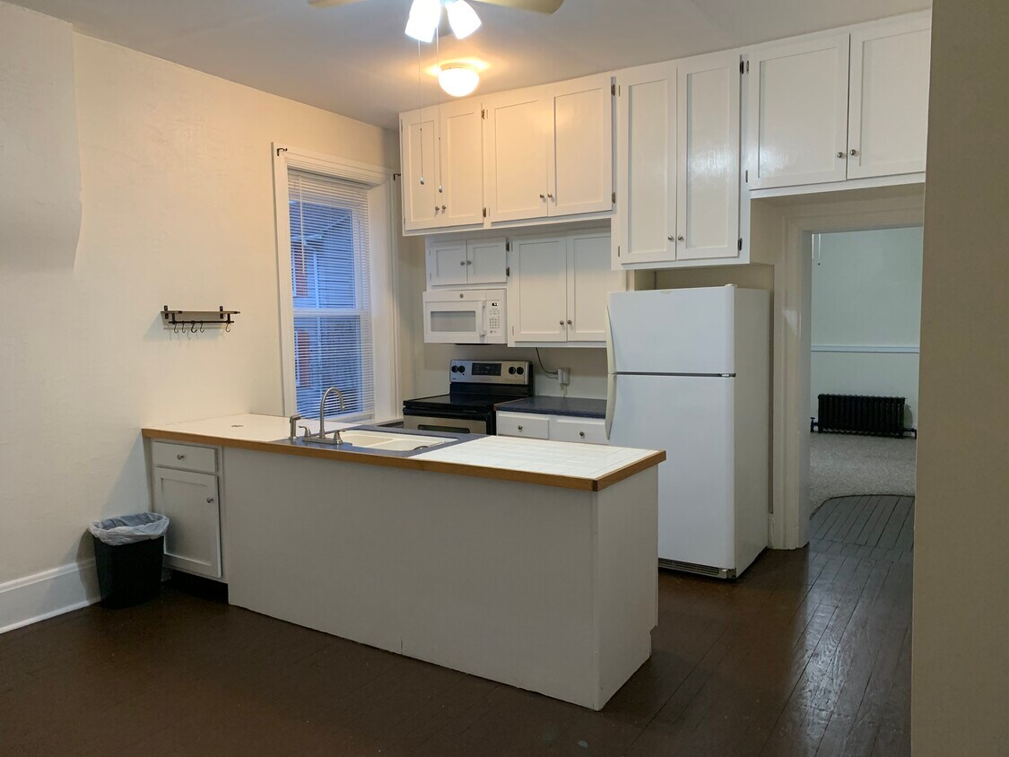 Foto principal - 9869 Main St